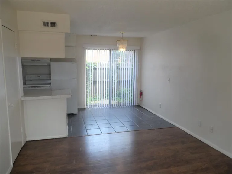 2504 N Hudson Ave — Photo 11
