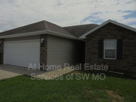 3rd image of 304A Excalibur Ct