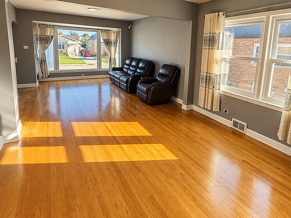 2nd image of 2212 Terry Ln W