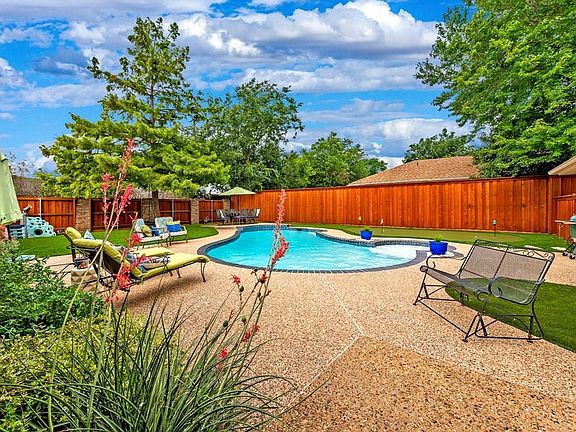 3rd image of 2200 Heather Hill Ln