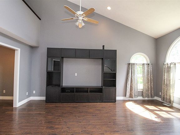4th image of 124 Crestwood Dr