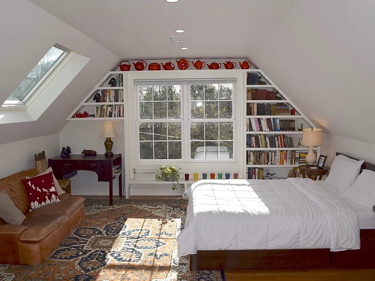 112 Laurel St — Photo 2