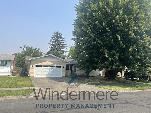 151 E Maple St Photo 1