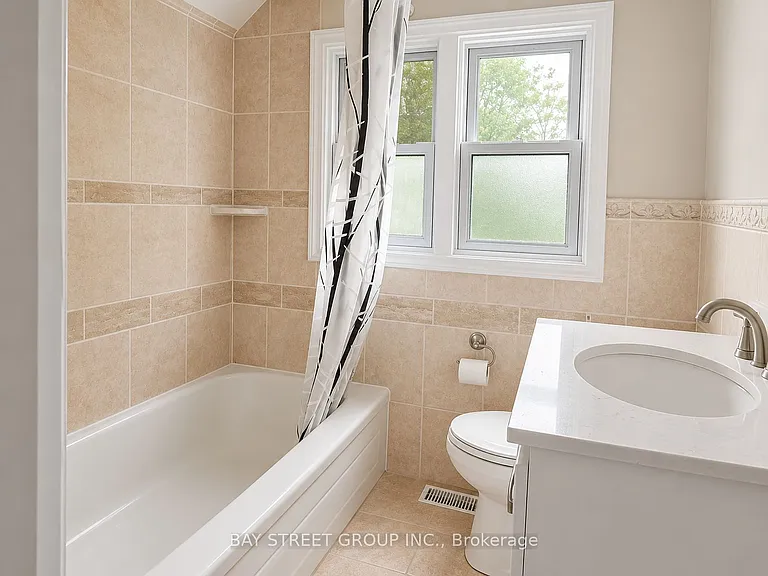 9 Glenborough Park Cres — Photo 10
