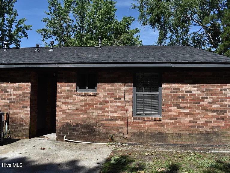135 Stoneybrooks Pl #B — Photo 11