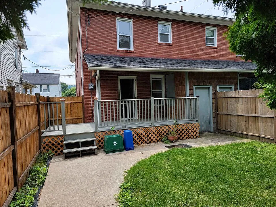 3 bed, 1600 sqft, $1,400 — Photo 2