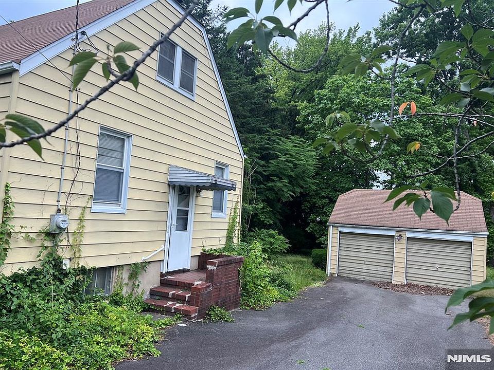 2nd image of 865 Spring Valley Rd