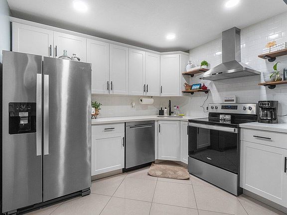 2nd image of 534 Shady Pine Way #A2