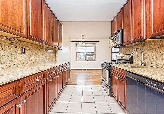 3rd image of 2417 Ditmars Blvd #2