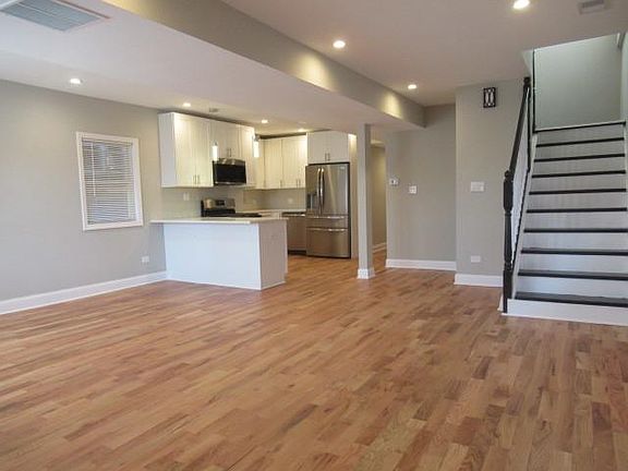 3rd image of 2723 N Neva Ave