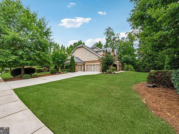 3rd image of 1070 Reece Rd