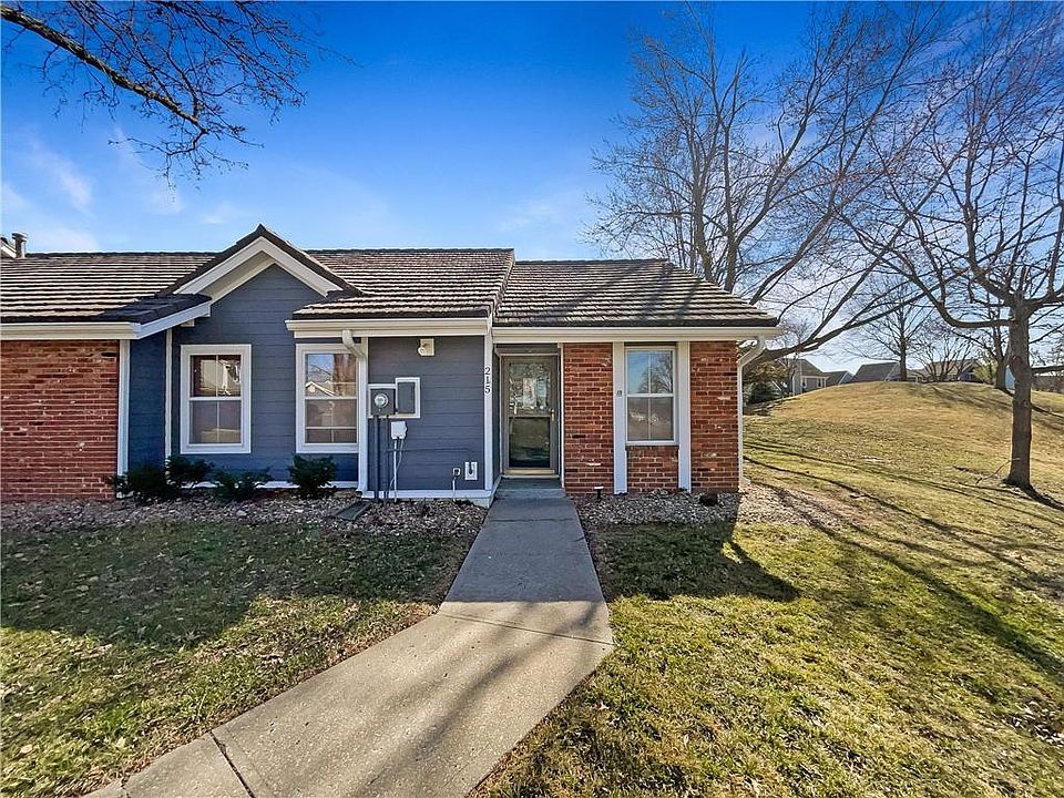 1st image of 215 NE Bayview Dr