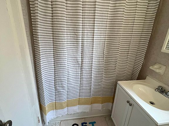 3rd image of 1615 Avenue I APT 219