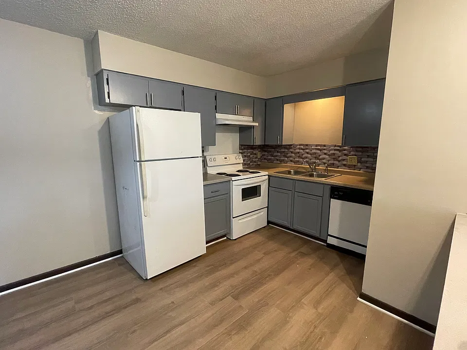 520 Bellarmine Dr E #1