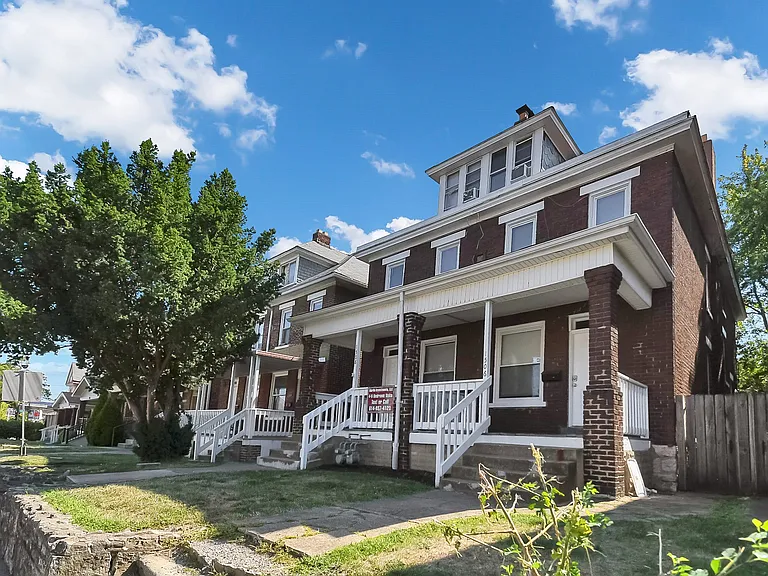 1506 Summit St — Photo 2