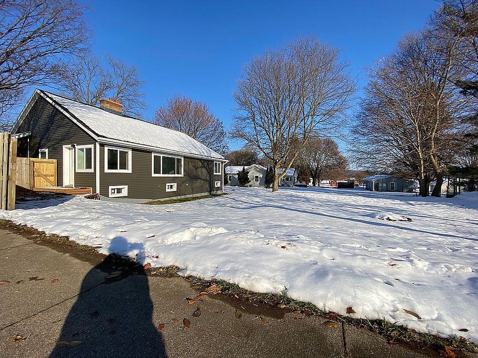 711 W Main St, Middleville, MI 49333 Zillow