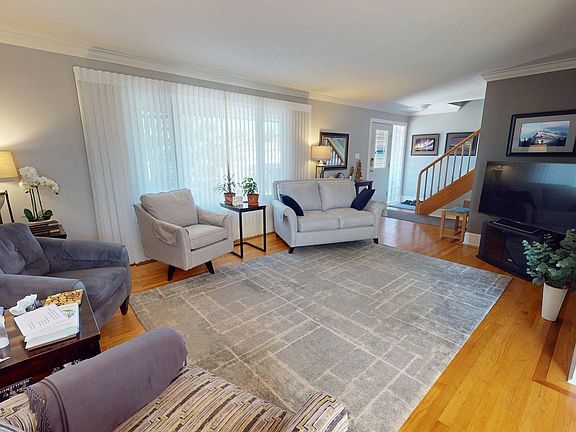 4th image of 211 Graham Pl