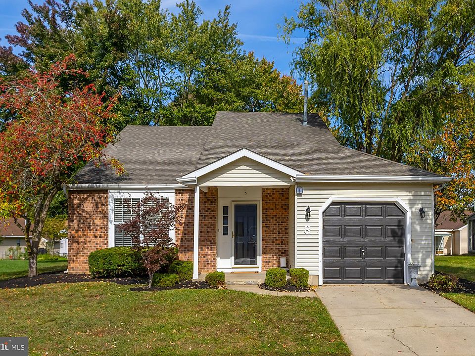 1st image of 8 Niland Ln