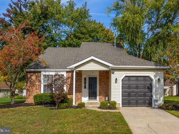 8 Niland Ln, Deptford, NJ 08096