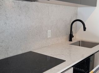 108 Peter St #1211, Toronto, ON M5V 0W2