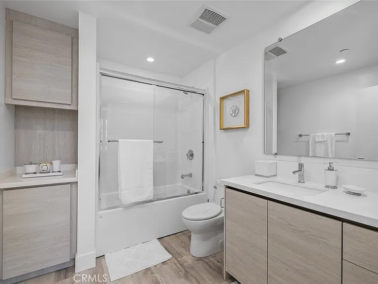 5820 La Mirada Ave #401 — Photo 44