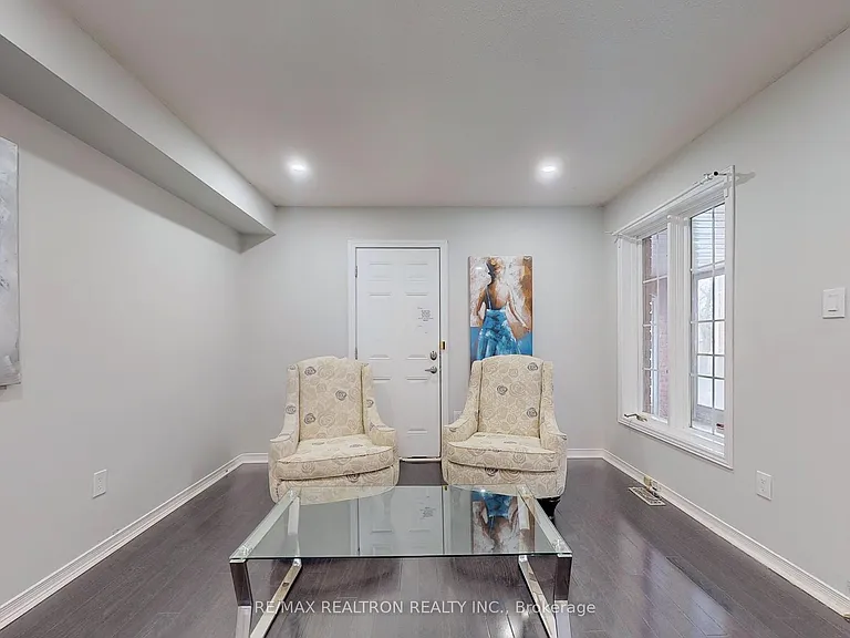 8 Estoril St #UPPER — Photo 6