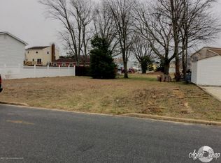 13 Lagoon Dr W, Toms River, NJ 08753