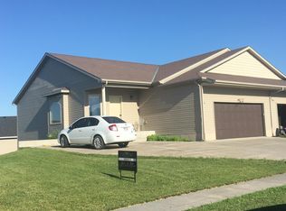 7200 Whitewater Ln #B, Lincoln, NE 68521