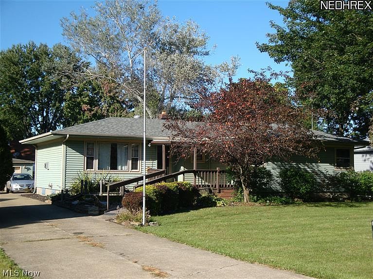 1st image of 132 Antoinette St