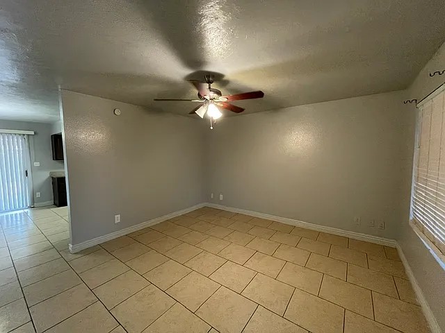 626 E Jahns Pl — Photo 4