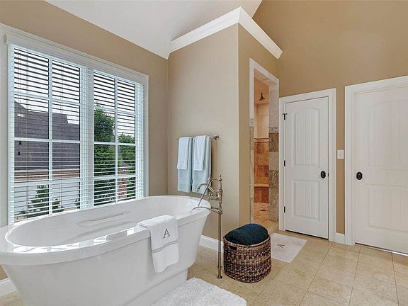 5th image of 12916 Sunset Bluff Ct