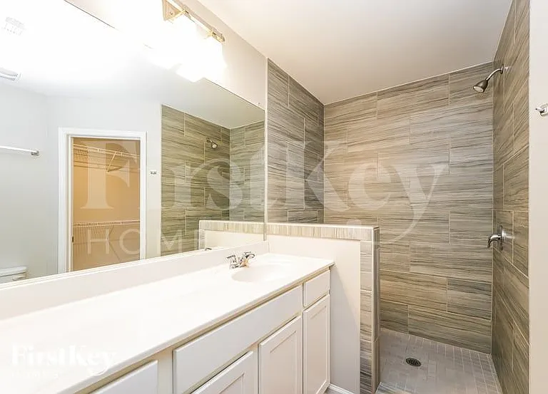 1035 Sutherland Dr — Photo 10