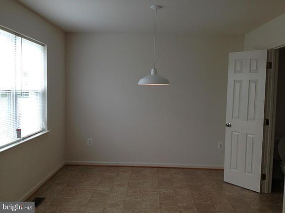 3rd image of 102 Merrill Ct
