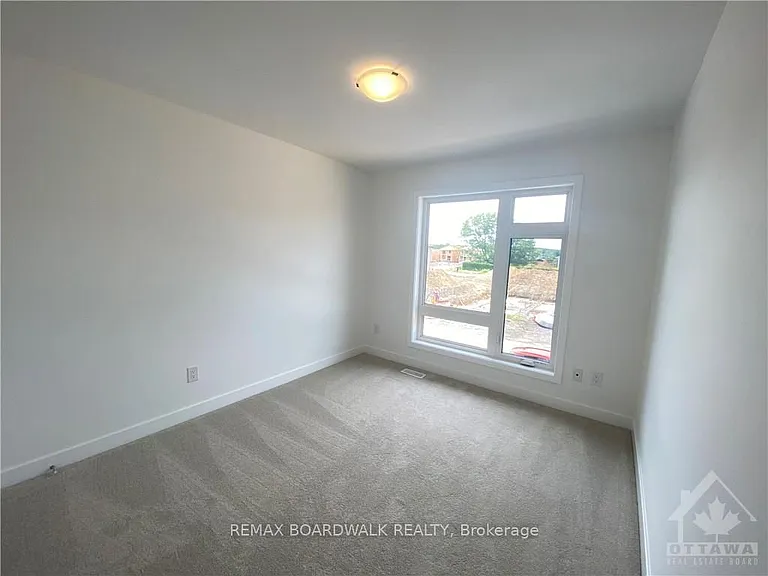 228 Bristol Cres — Photo 15
