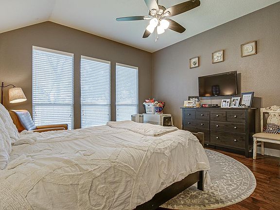 5th image of 1120 E Arthurs Ct