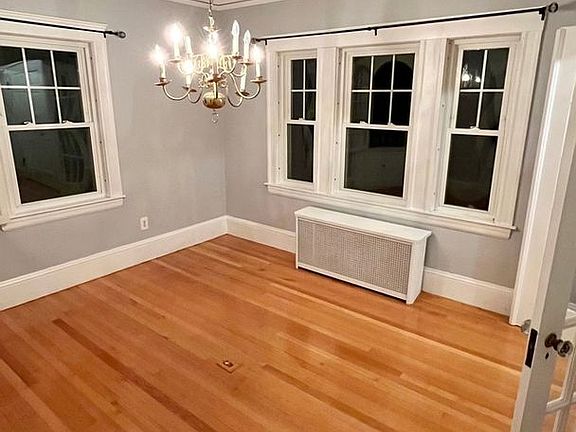 5th image of 72 Elm St
