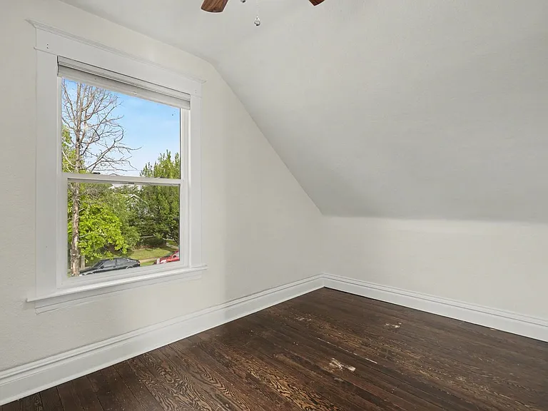 1301 S Lincoln St — Photo 17