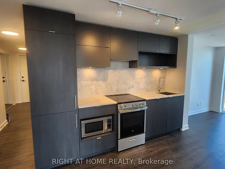 100 Queen St E #1503 — Photo 6