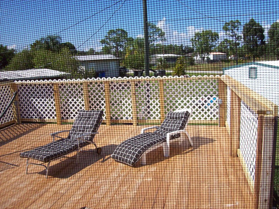 Deck in Rear Of Trailer