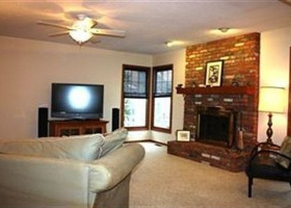 5th image of 3191 S Park Ln
