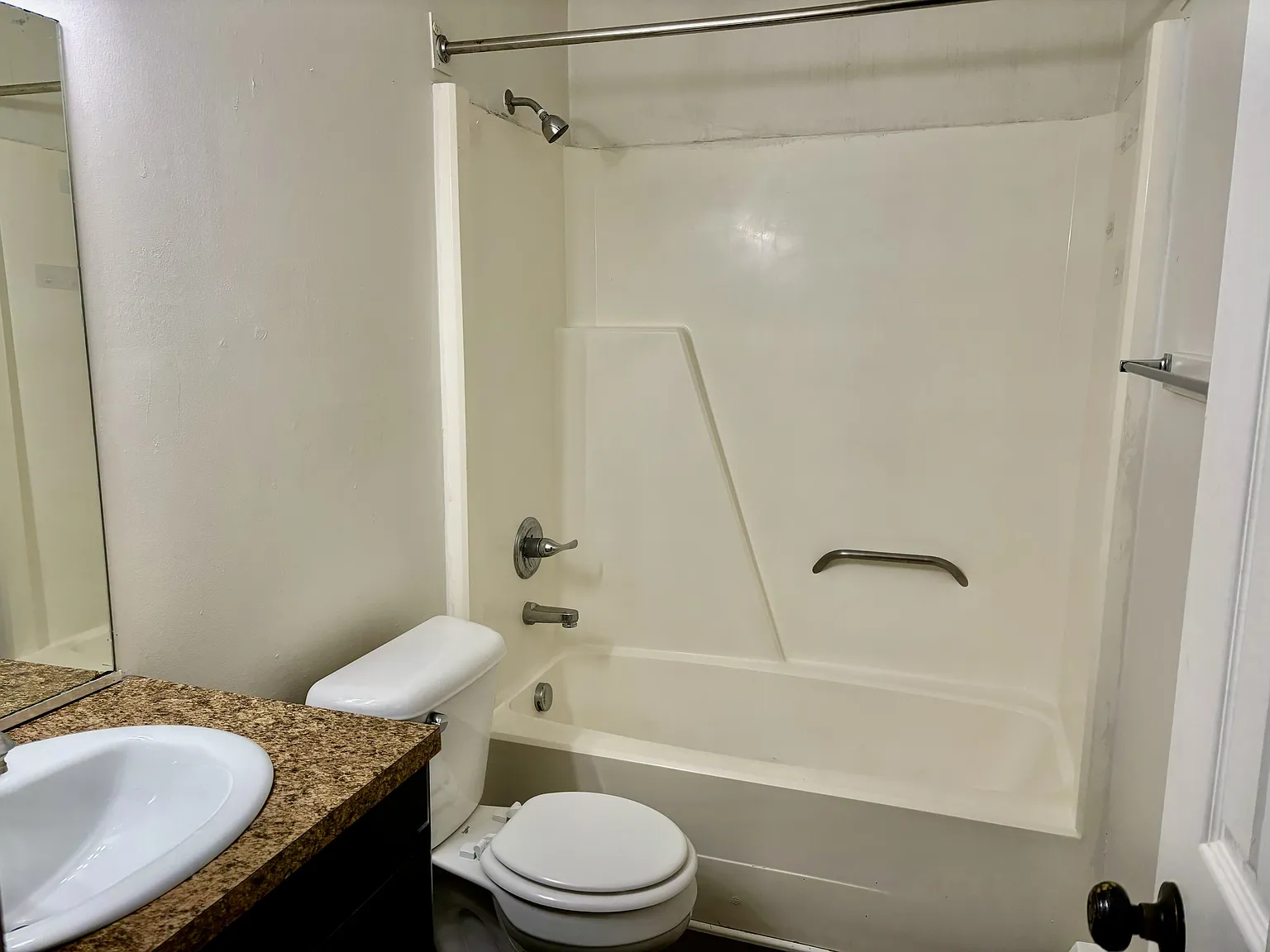 530 136th Ave - Unit 6 — Photo 3