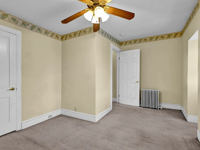 744 E Chestnut St — Photo 31