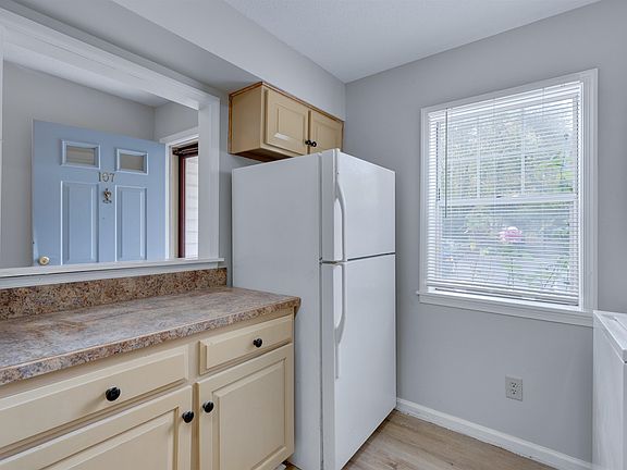 5th image of 107 Scott Ln #107
