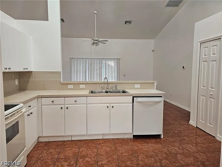 2511 Sunniland Blvd — Photo 4