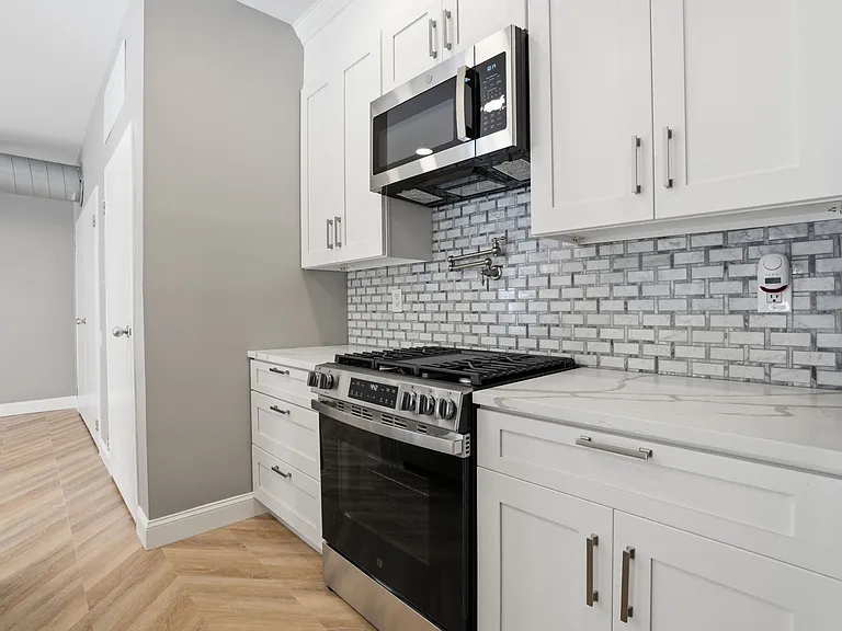 182 Gay St #110 — Photo 11