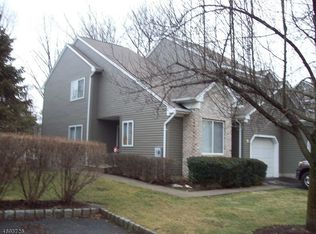 9 Sundance Ter, Hamburg, NJ 07419