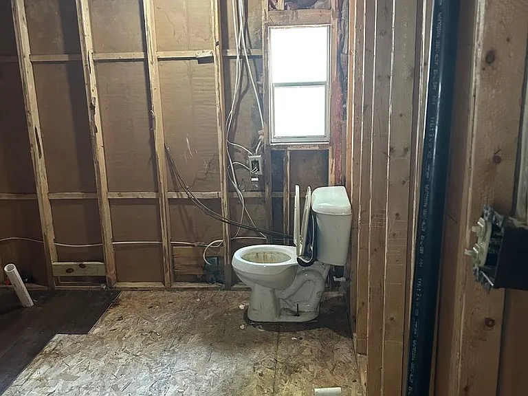 23765 Lawrence Ave — Photo 36