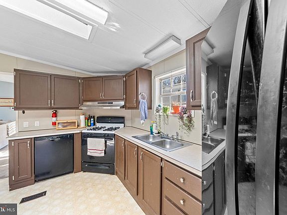 3rd image of 905 Baldwin Dr
