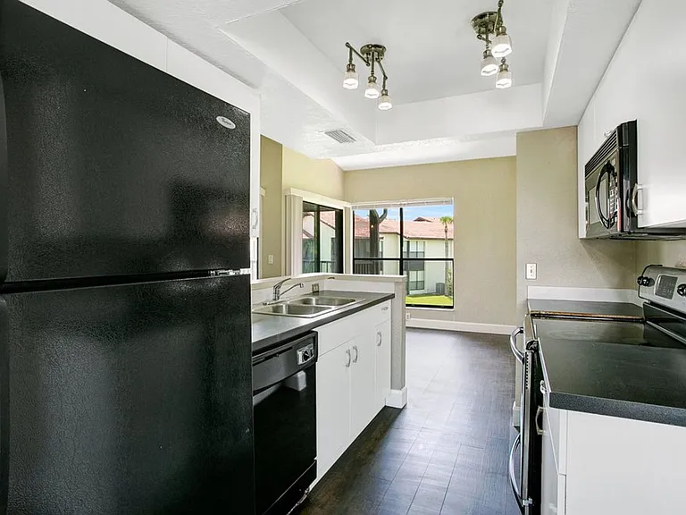 1346 Stearman Ct #16 — Photo 9