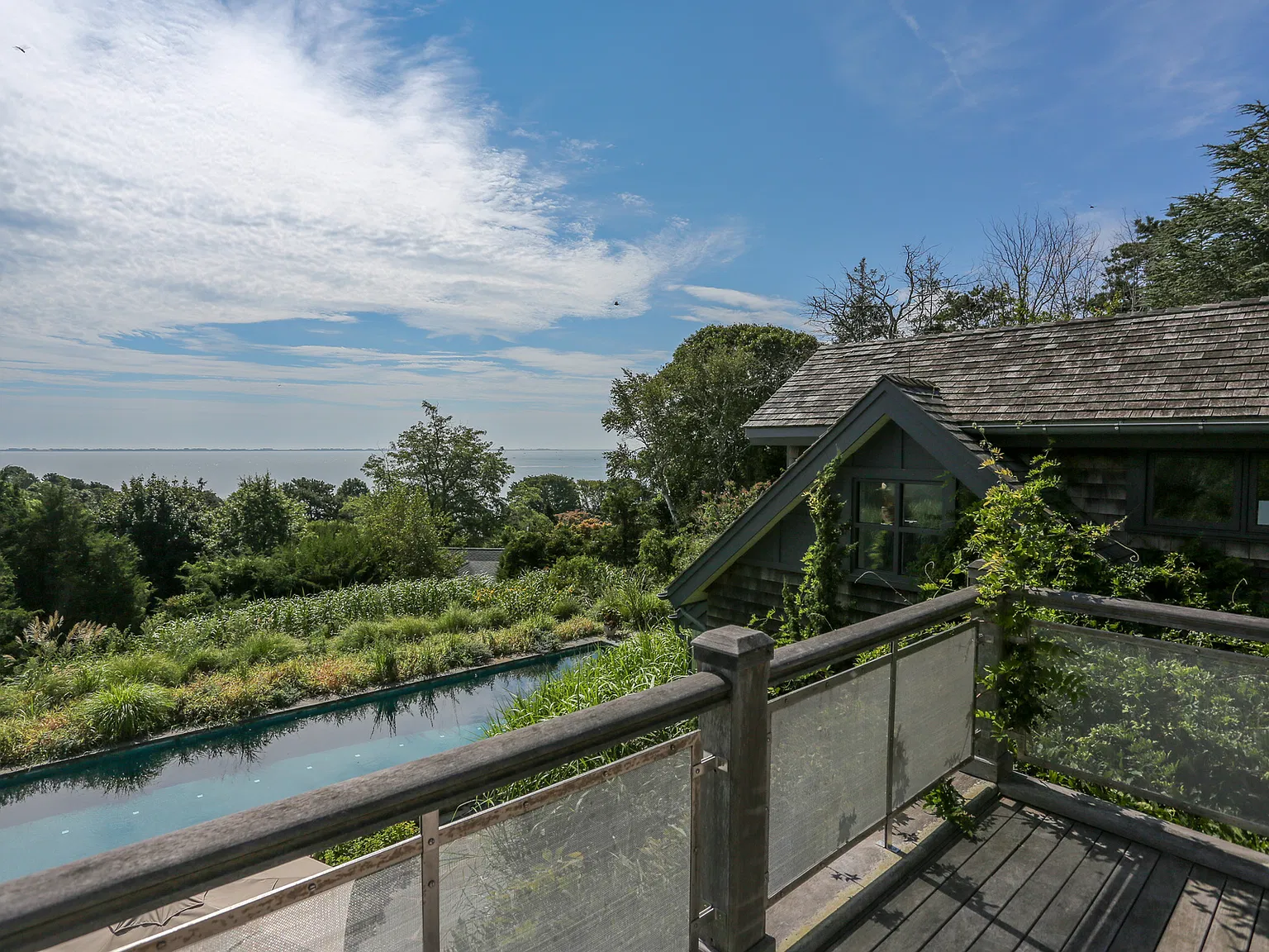 Stuning Bayview Home Southampton South! — Photo 4